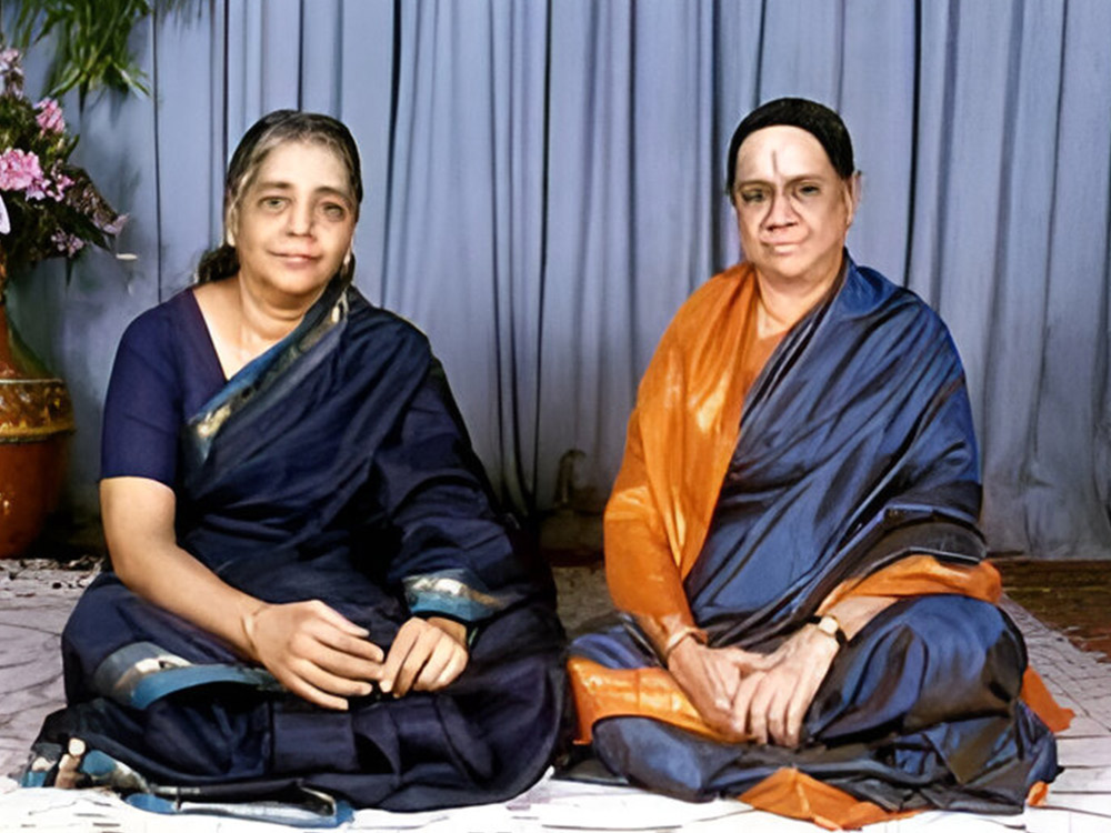 With Smt Alamelu Mani, at Rama Krishna Ratnanjali